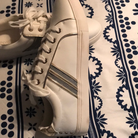 Sneakers - Picture 3 of 4